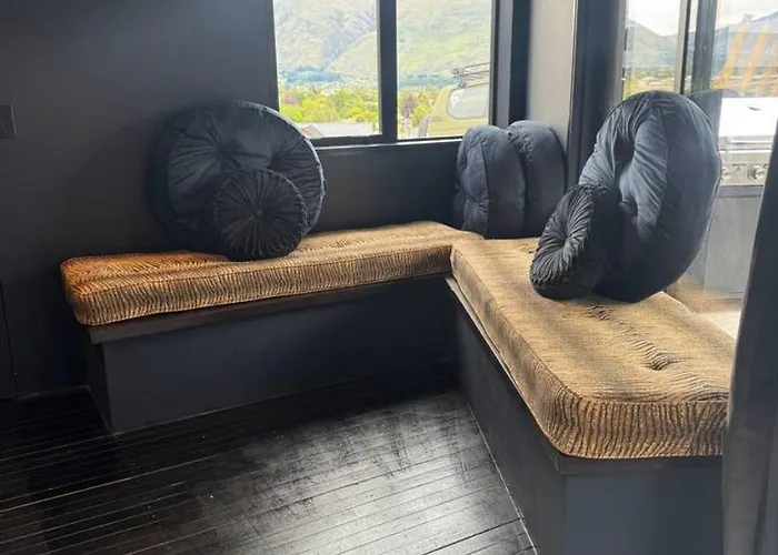 Designer With Mountain Views Wanaka