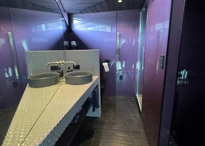 Designer With Mountain Views Appartement